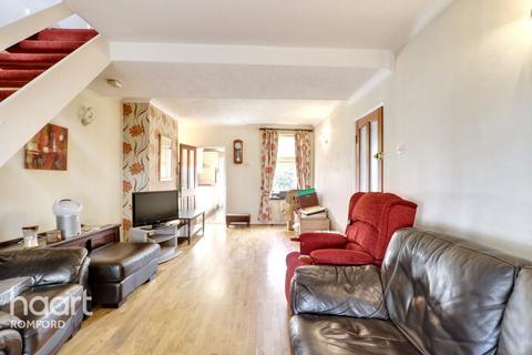 2 bedroom semi-detached house for sale, Clydesdale Road, Hornchurch, RM11 1AJ