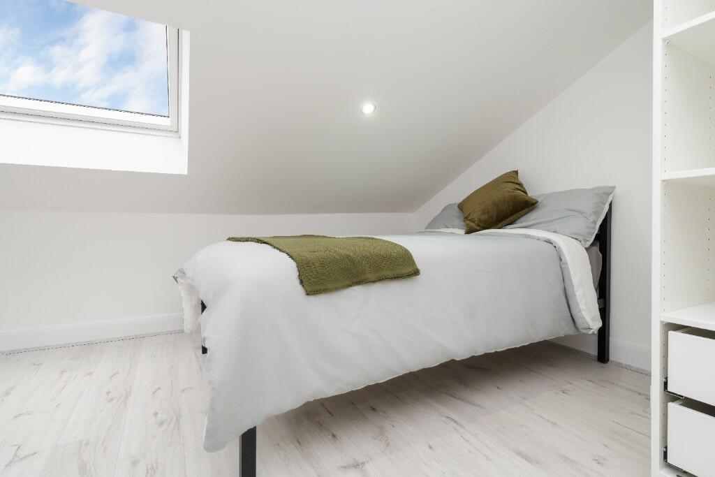 This charming single bedroom features a cozy be...