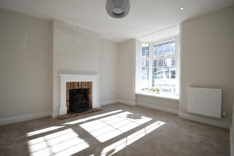 3 bedroom semi-detached house to rent, Cleveland Road, Chichester, PO19