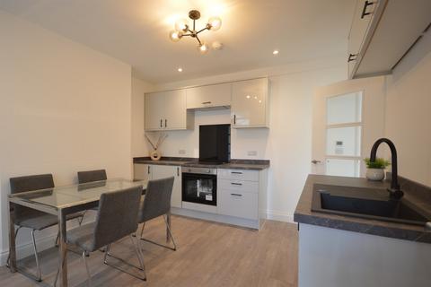 3 bedroom semi-detached house to rent, Cleveland Road, Chichester, PO19