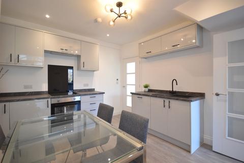 3 bedroom semi-detached house to rent, Cleveland Road, Chichester, PO19