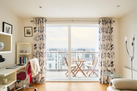 1 bedroom apartment for sale, Pump House Crescent, Brentford, TW8