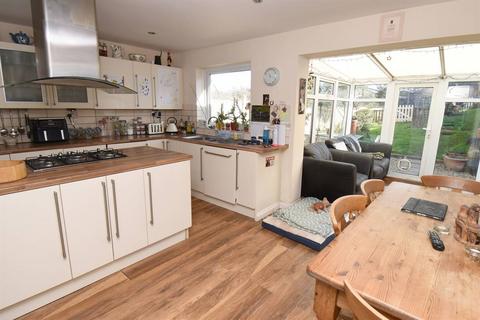 3 bedroom semi-detached house for sale, Shearwater Avenue, Whitstable