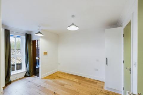 3 bedroom terraced house to rent, St Edmundsbury Mews, Bury St Edmunds IP33