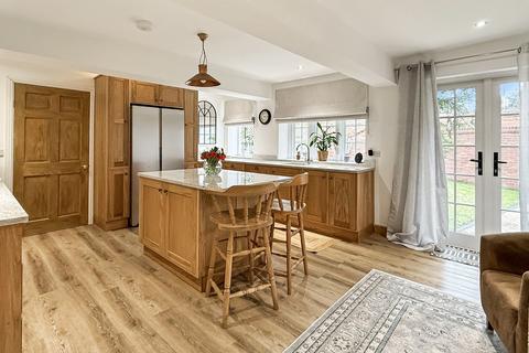 4 bedroom semi-detached house for sale, Emwell Street, Warminster