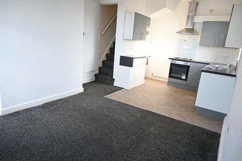 3 bedroom end of terrace house to rent, Bradford Road, Keighley BD21