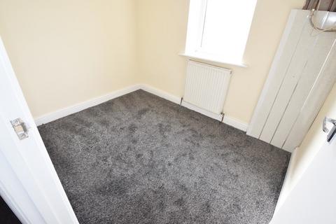 3 bedroom end of terrace house to rent, Bradford Road, Keighley BD21