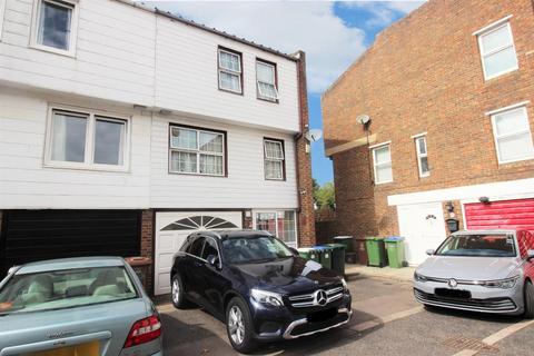 4 bedroom house for sale, St. Martins Close, Erith