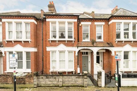 4 bedroom flat to rent, Hazelbourne Road, London SW12