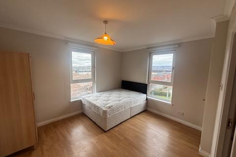 2 bedroom flat to rent, Maukinfauld Road, Tollcross