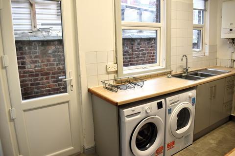 4 bedroom terraced house to rent, Acomb Street, Rusholme, Manchester