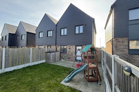 2 bedroom semi-detached house for sale, Roman Way, Margate