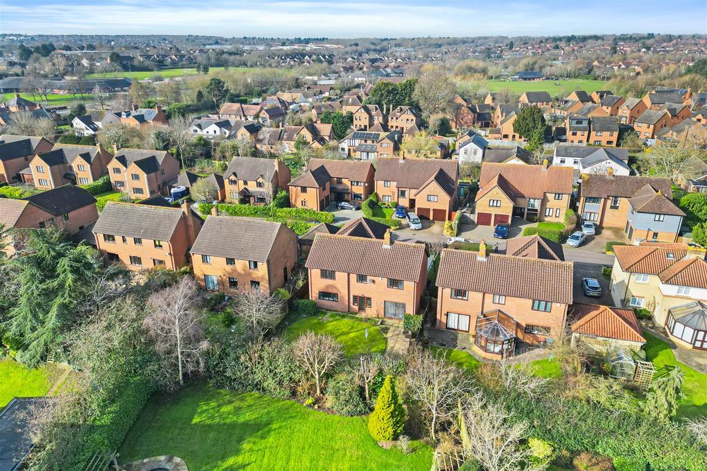 7 Snaith Cres Web10.jpg