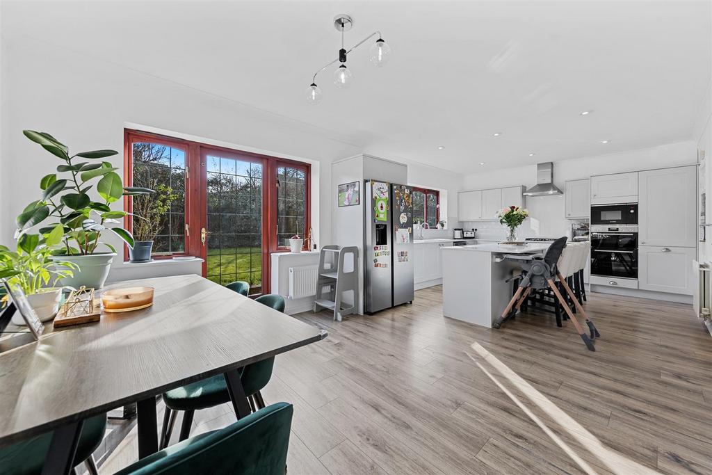 7 Snaith Cres Web19.jpg