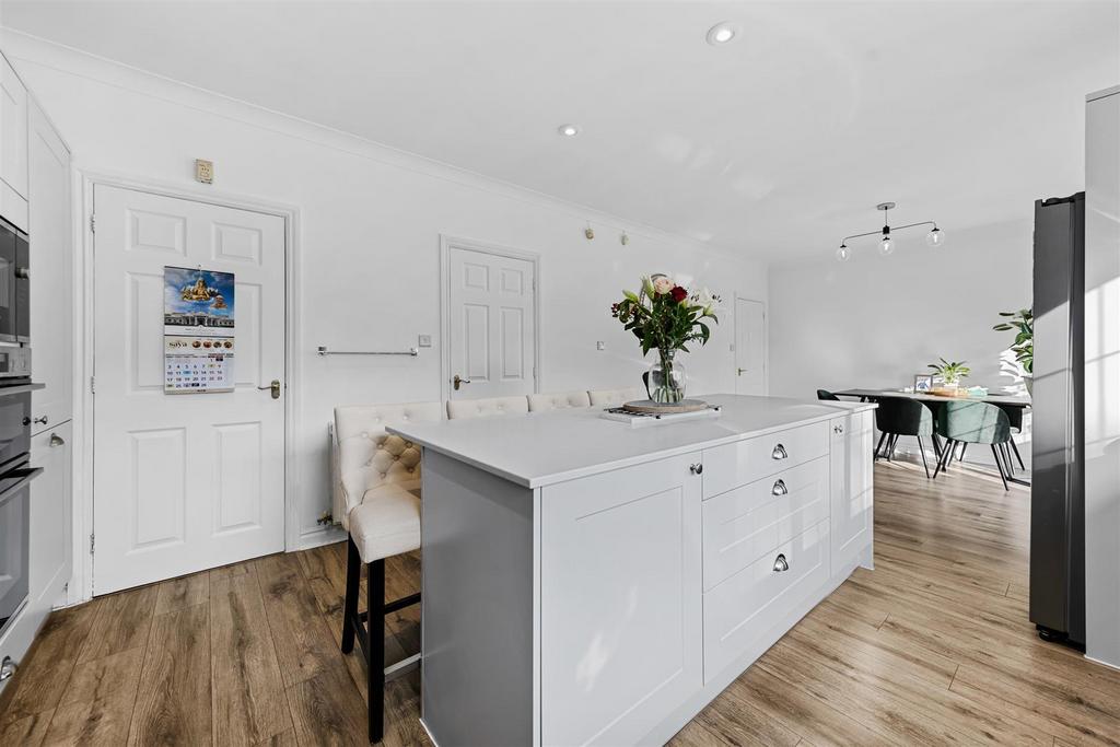 7 Snaith Cres Web22.jpg