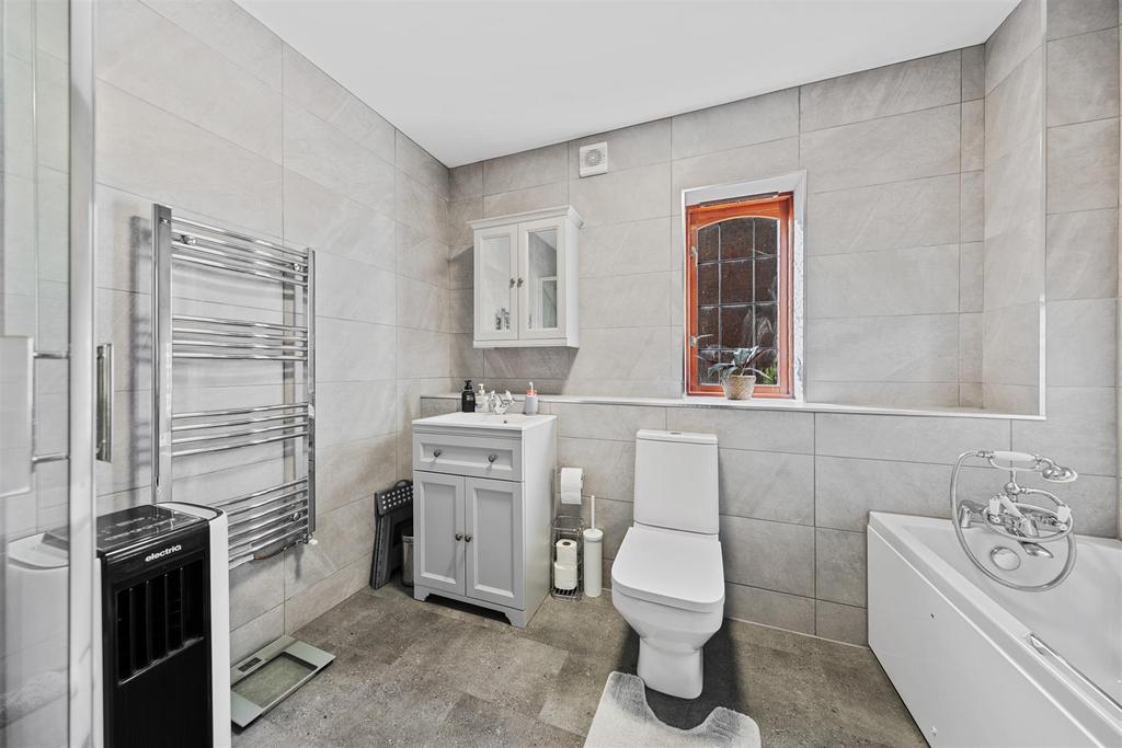 7 Snaith Cres Web38.jpg