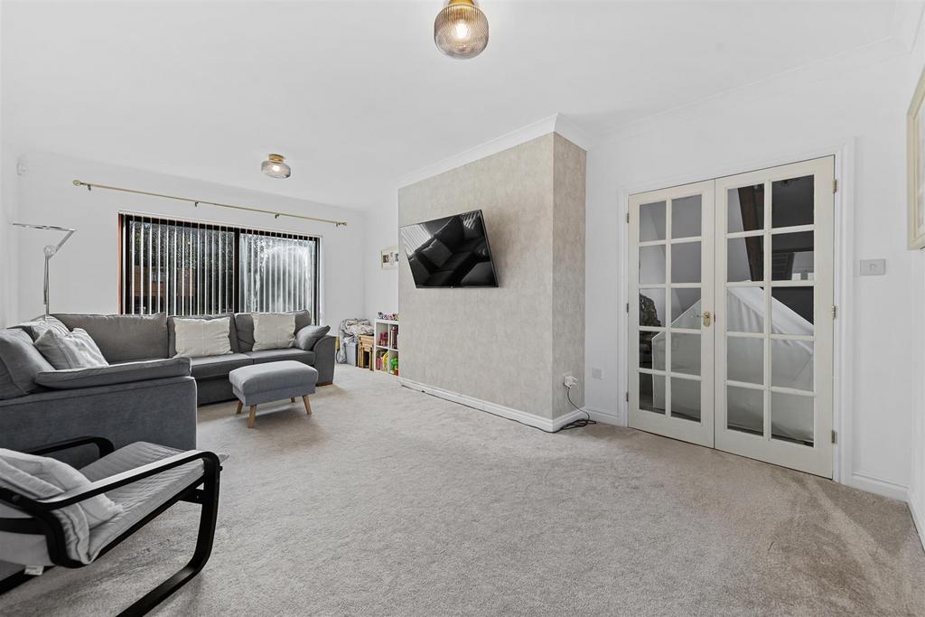 7 Snaith Cres Web25.jpg