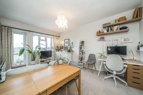 1 bedroom flat for sale, Lochinvar Street, London SW12