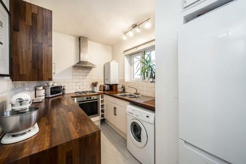 1 bedroom flat for sale, Lochinvar Street, London SW12