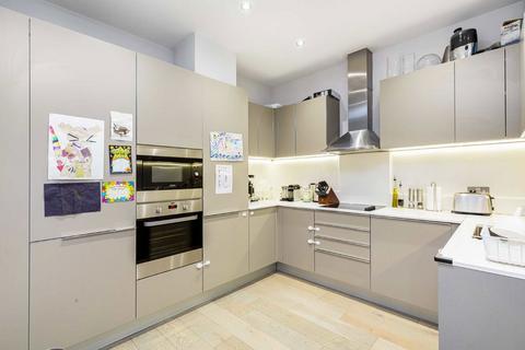 2 bedroom flat to rent, Blairderry Road, London SW2