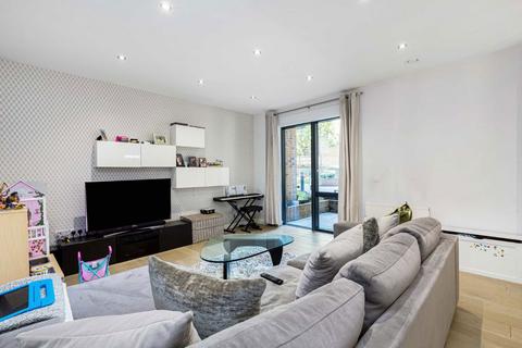 2 bedroom flat to rent, Blairderry Road, London SW2
