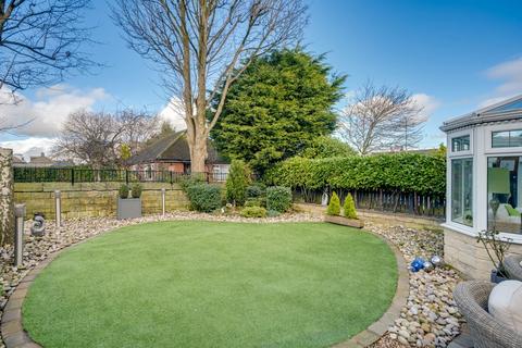 5 bedroom detached house for sale, Farriers Court, Drighlington