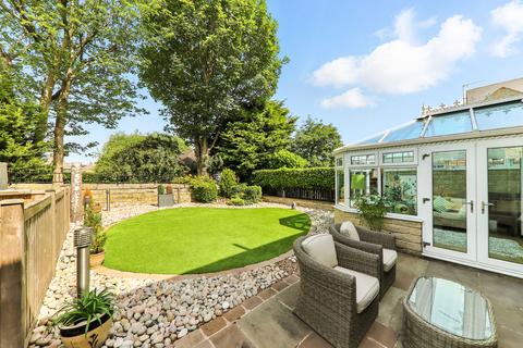 5 bedroom detached house for sale, Farriers Court, Drighlington