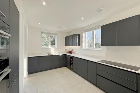 4 bedroom detached house to rent, Whistler Drive, Barnet EN4