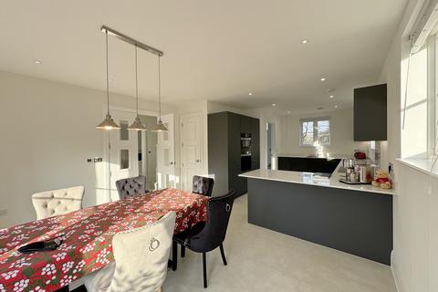 4 bedroom detached house to rent, Whistler Drive, Barnet EN4