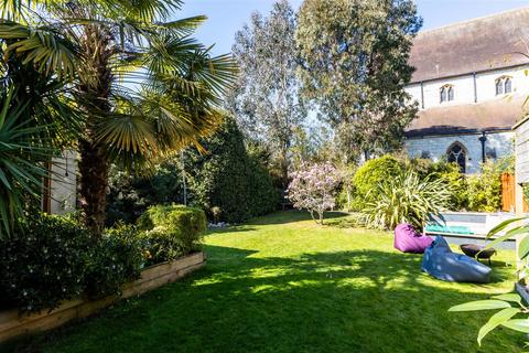 9 Birkheads Road, Reigate, RH2 0AR