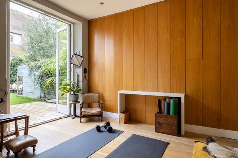 9 Birkheads Road, Reigate, RH2 0AR