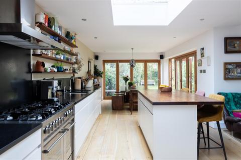 9 Birkheads Road, Reigate, RH2 0AR