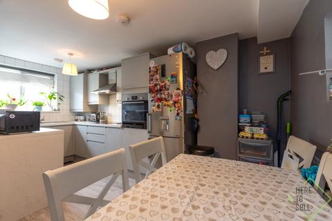 3 bedroom flat for sale, London N11