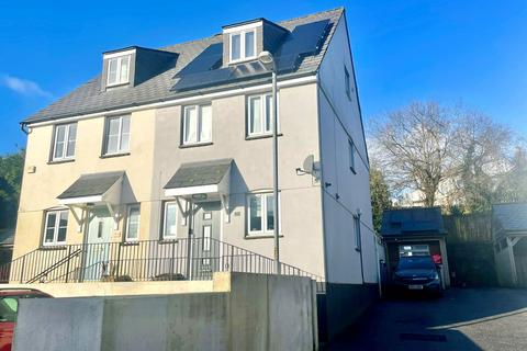 11 Lovering Road, St Austell, PL25 3QH