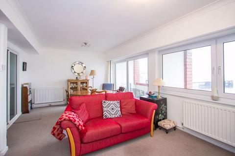 3 bedroom flat for sale, Windsor Court, The Esplanade, Penarth