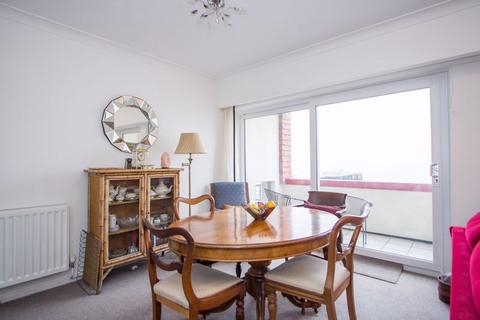 3 bedroom flat for sale, Windsor Court, The Esplanade, Penarth