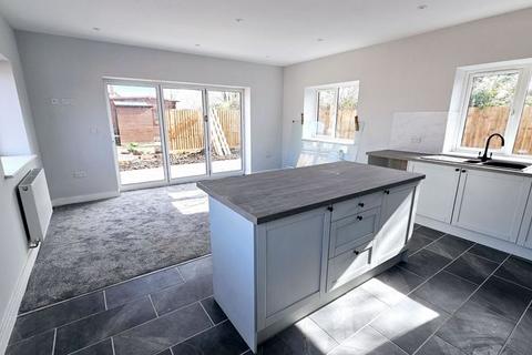 2 bedroom detached bungalow for sale, Ross Road, Hereford HR2