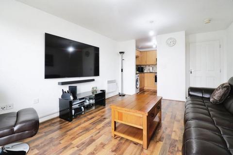 2 bedroom flat for sale, Hawkes Close, Langley