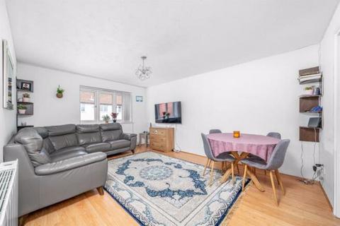 2 bedroom flat for sale, Moray Close, Edgware