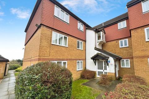 2 bedroom flat for sale, Moray Close, Edgware