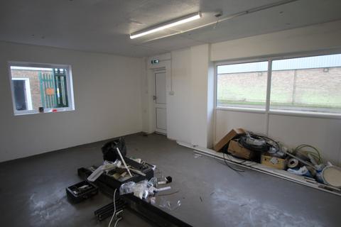 Warehouse to rent, Unit 5 Dominion Trade Centre, Dominion Way West, Worthing, West Sussex, BN14