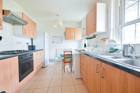 3 bedroom flat for sale, Doddington Grove, Kennington, London, SE17