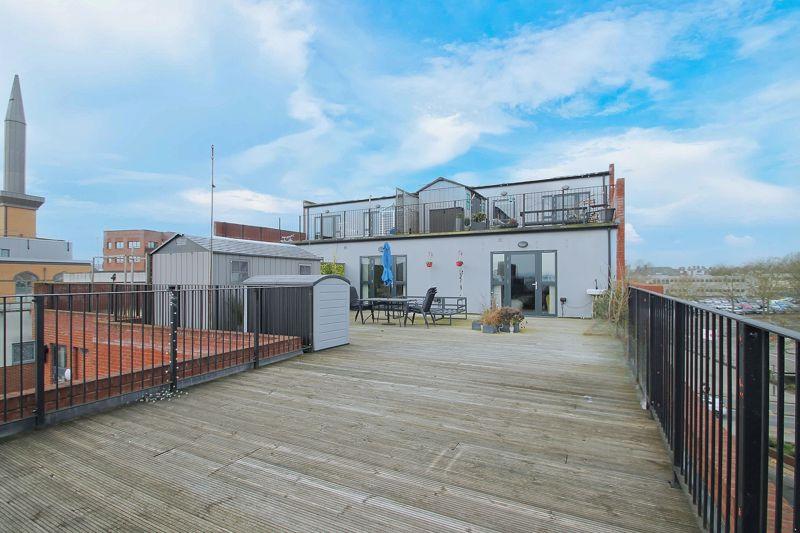 Station Road, Harrow 2 bed apartment - £425,000