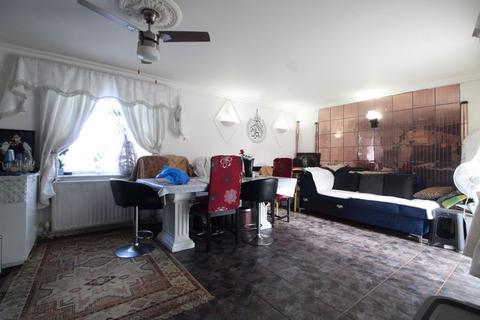 undefined, EXTENDED FAMILY HOME on Fieldfare Green, Luton