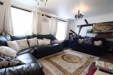 undefined, EXTENDED FAMILY HOME on Fieldfare Green, Luton