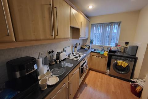 3 bedroom semi-detached house to rent, Livingston Avenue, Wythenshawe, Manchester. M22 1BY