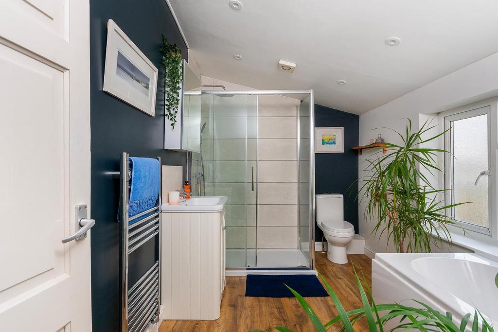 0 S7 SSG - Bathroom B.jpg