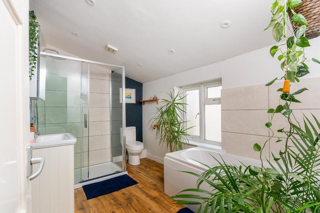 0 S7 SSG - Bathroom C.jpg