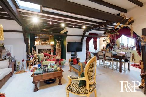 3 bedroom apartment for sale, Longbourn, Windsor