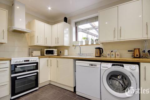 3 bedroom semi-detached house for sale, Farndale Avenue, London, N13